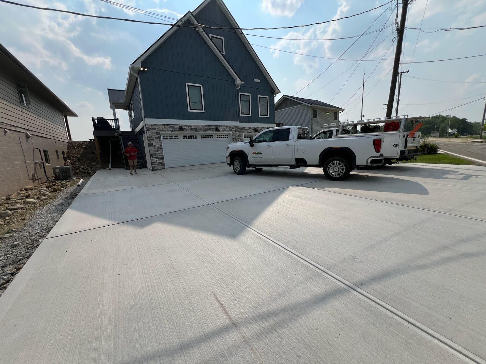 High-Precision 2500 SF Concrete Driveway Installation